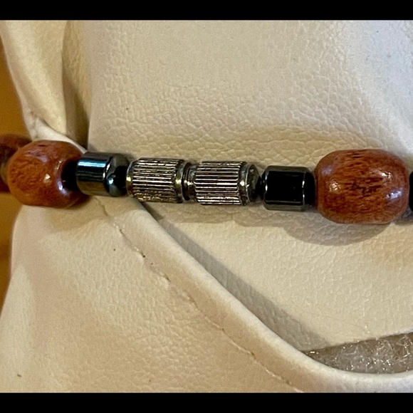 Hematite and sandalwood beaded bracelet. - Picture 2 of 2